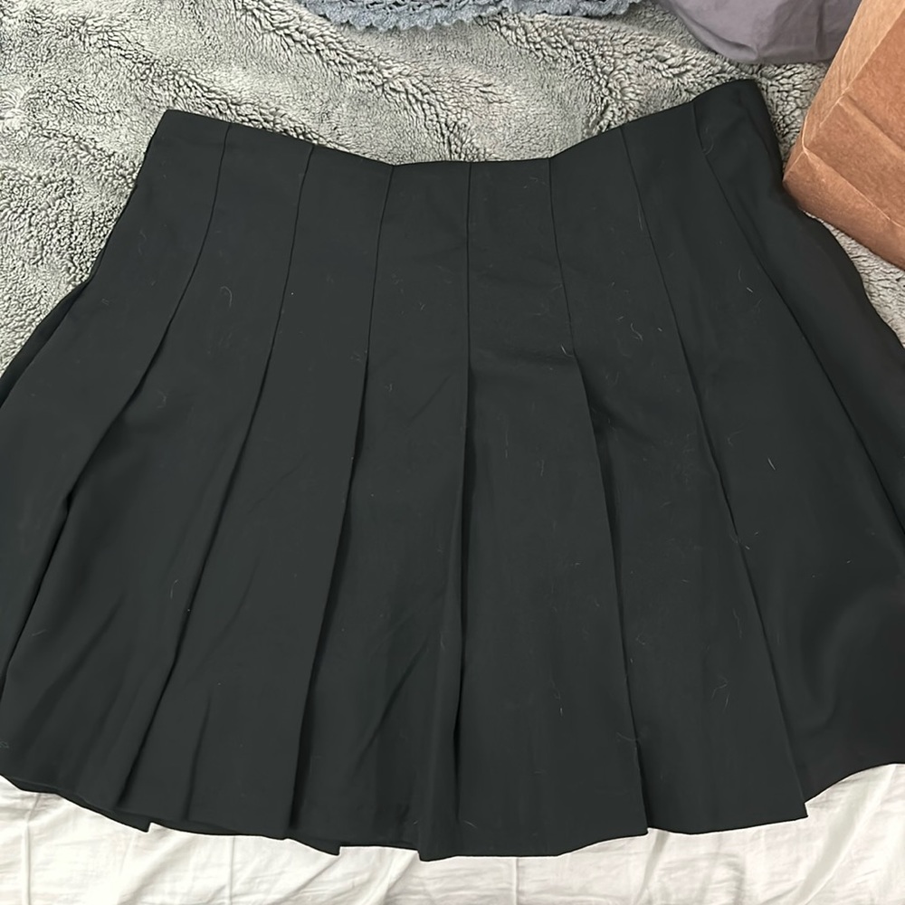 HM black pleat skirt